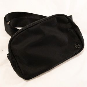 Lululemon belt bag - old style